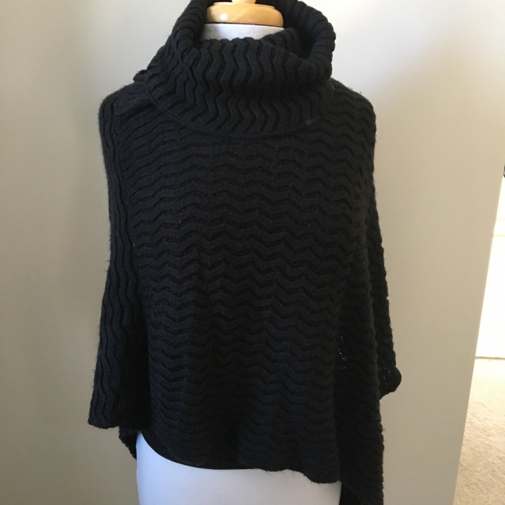 Steve Madden Wrap one size black sweater poncho